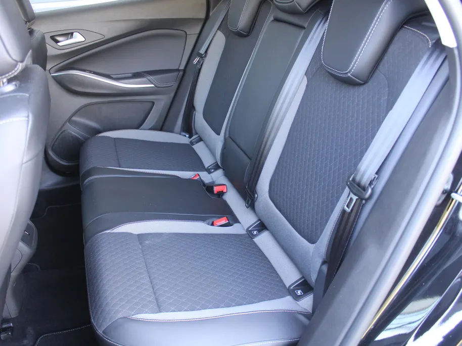 Opel Grandland 1.2 Turbo GS Line | Stuur-/ stoel-/ voorruitverwarming | Matrix LED | Elek. achterklep | 18' LM | Dodehoek detectie | Clima | Navi | Camera voor + achter |