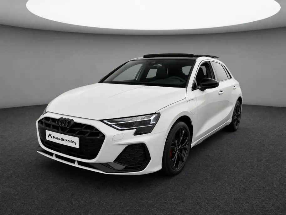 Audi A3 Sportback 45 TFSIe 272pk S-Tronic S Edition Competition · SOH 100% · Panoramadak · Camera · Lederen Bekleding · Elek. Stoel Bestuurder · Elek. Achterklep · Dodehoeksensor · Garantie t/m 24-06-2030 of 100.000km