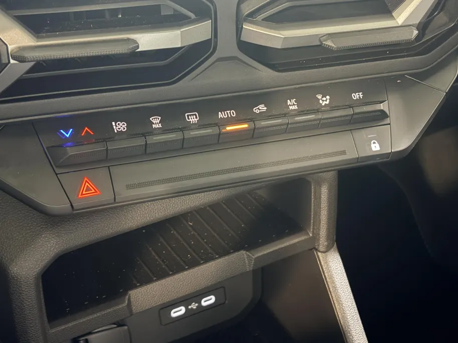 Dacia Duster 140PK Hybrid Journey Automaat | 1ste Eigenaar | Navigatie | Apple Carplay/Android Auto | 360 Camera | Dodehoek Detectie | Parkeersensoren | Climate Control | Cruise Control | USB-C | Licht & Regen Sensor |