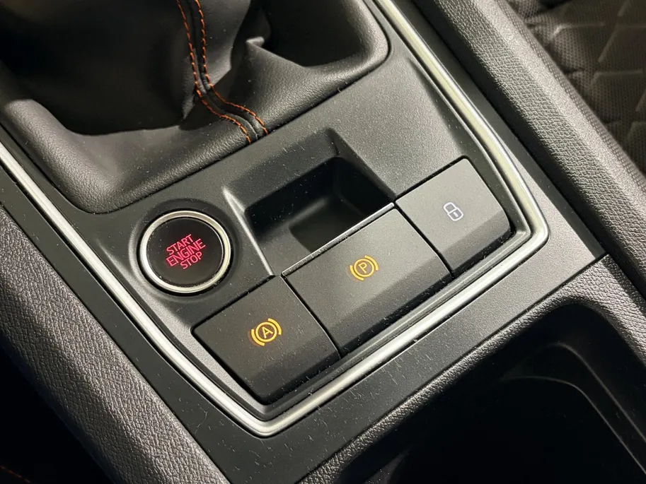 SEAT Leon Sportstourer 150PK 1.5 TSI FR Business Intense | Navigatie | Cruise Control Adaptief | Climate Control | Apple Carplay/Android Auto | Camera | Parkeersensoren | Lichtmetalen Velgen | Licht & Regen Sensor |