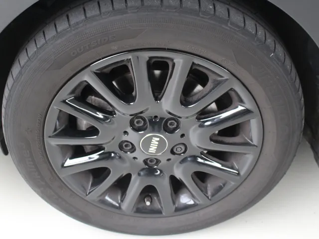 MINI 5-Deurs 1.5 Cooper Camden Edition Automaat | Navigatie | PDC | Cruise Control