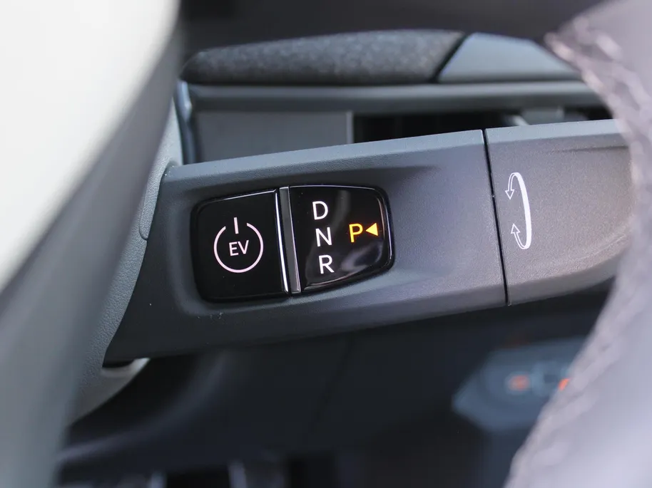 Kia EV3 GT-Line 81.4 kWh | Stuur-/stoelverwarming | Schuifdak | Camera | Dodehoek detectie | Elek. stoelverstelling | 19' LM | LED | Telefoonlader |