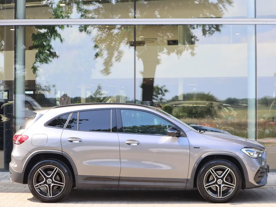 Mercedes-Benz GLA 250 e AMG Line l Stoelverwarming l Leder l Achteruitrij camera