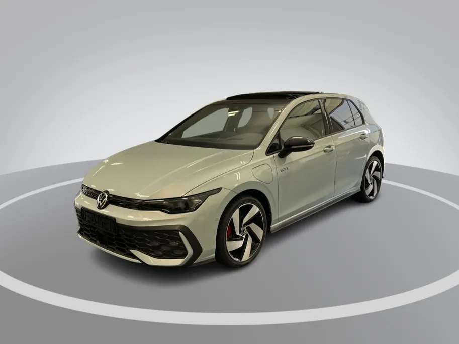 Volkswagen Golf 1.5 eHybrid 272pk DSG GTE · Panoramadak · 360 Camera · Inklap. Trekhaak · Head-Up Display · Matrix LED · Keyless · DCC · Garantie t/m 26-05-2030 of 100.000km