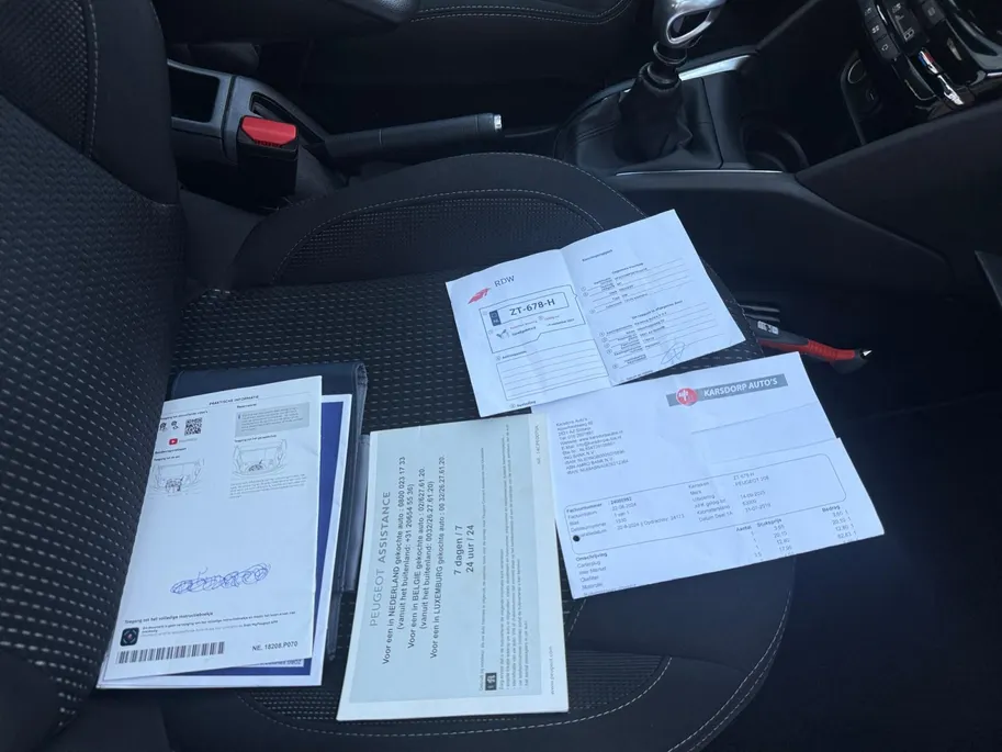 Peugeot 208 1.2 PureTech Tech Edition | 1e Eigenaar | Panoramadak | Achteruitrijcamera | Trekhaak | Climatronic | Incl. Winterset | 12 maanden garantie! |