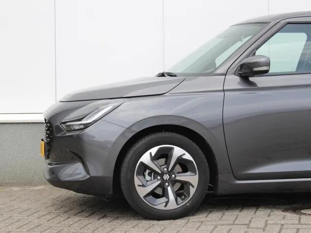 Suzuki Swift 1.2 Style Smart Hybrid | € 2200,- DEALERKORTING! | Snel Rijden!