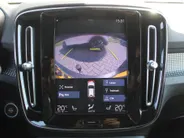 Volvo XC40 2.0 T4 R-Design | Keyless | HK Audio | Adap. Cruise | PDC | Elek. Trekhaak | 19' Velgen | Elek. Kofferklep | Camera | Stoelverwarming |