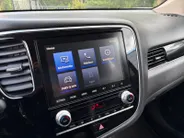 Mitsubishi Outlander 2.4 PHEV Intense Apple Carplay/Android Auto , electronic climate controle , leder , stoelverwarming , lm velgen , cruise , trekhaak .