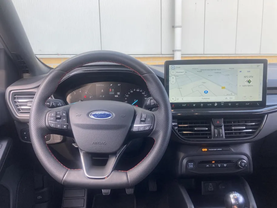 Ford Focus 1.0 EcoBoost Hybrid 125 pk ST Line Wagon Navigatie groot scherm - Apple Carplay/ Android Auto - Winter Pack - Driver Assistance Pack