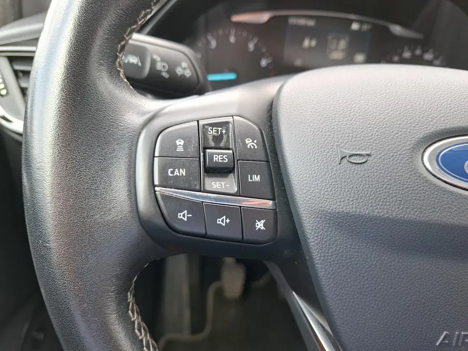 Ford Fiesta 1.0 EcoBoost Titanium | Dealeronderhouden | First edition pack | Adaptieve cruise control | Voorruitverwarming | Parkeer sensoren