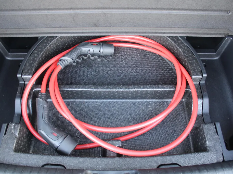 Kia e-Niro ExecutiveLine 64 kWh | Trekhaak | Stuur-/stoelverwarming + ventilatie | Leer | 17' LM | Cruise adapt. | Dodehoek detectie | LED | JBL audio |