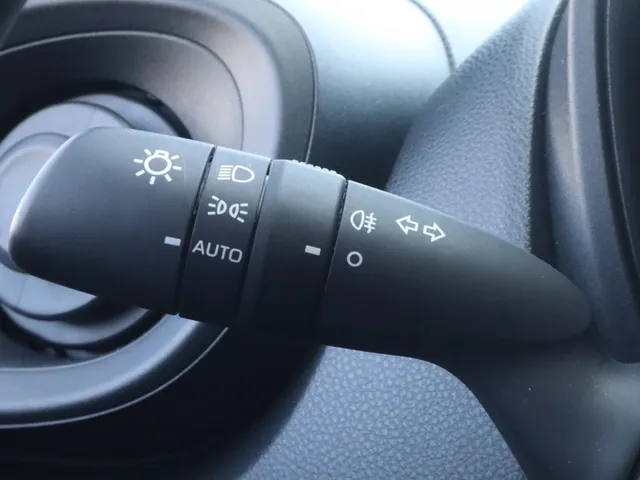 Toyota Aygo X 1.0 VVT-i MT Play Allseason banden | Armsteun