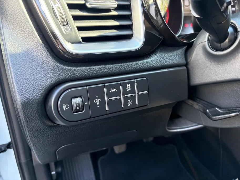 Kia XCeed 1.0 T-GDi DynamicPlusLine | Stoel- en stuurverwarming | Keyless entry/start | Achteruitrijcamera | Parkeersensoren achter | Apple/Android Carplay | Cruise control | Climate control | Navi