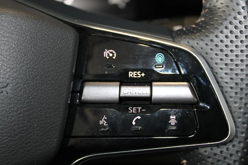 Nissan ARIYA Evolve 66 kWh | 20 inch wielen | Ceramic coating |22 kW ingebouwde lader | Electrische stoel en stuur verstelling | Navigatie | Stoel geheugen | shuif/kanteldak | Stoel verwarming en verkoeling | Zeer mooie auto |