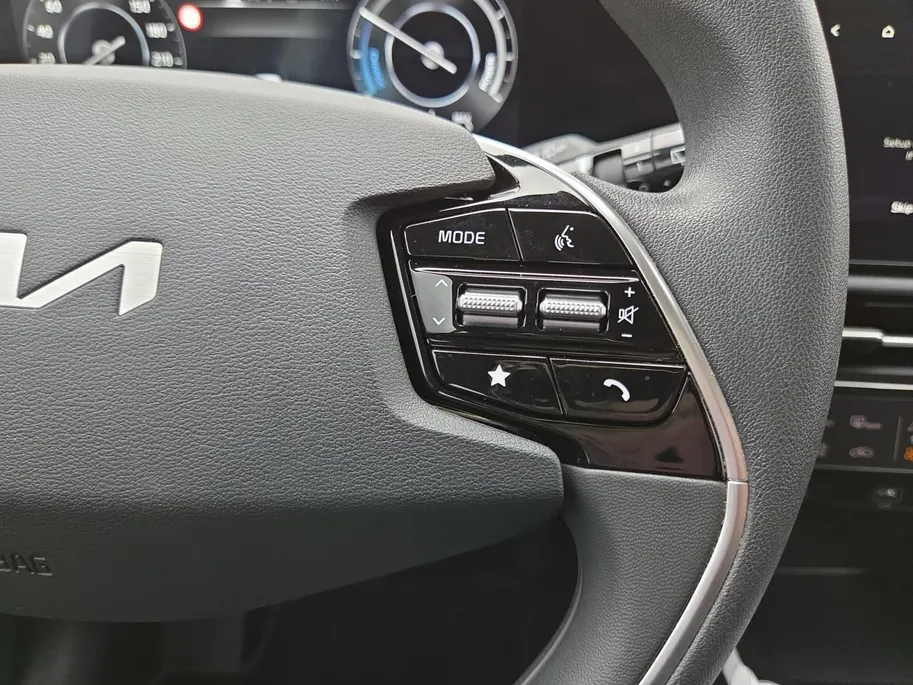 Kia Niro EV Light Edition 64.8 kWh | 1e Eigenaar | Fabrieksgarantie | Accu 100% | Lage km stand | Cruise Control Adaptief | Camera | Carplay |NAP