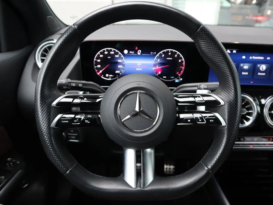 Mercedes-Benz GLA 180 AMG Line l Keyless l Achteruitrij camera l Stoelverwarming