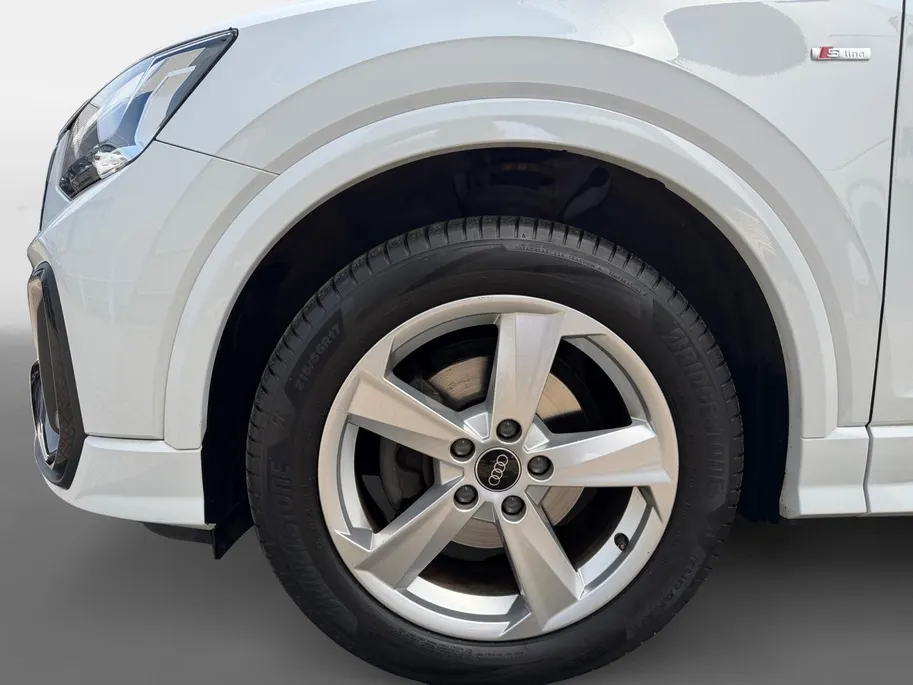 Audi Q2 35 TFSI S Edition Automaat | S-Line uitgevoerd | Metallic lak | Panoramadak | Privacy Glass | Stoelverwarming | Bovag garantie | NAP |