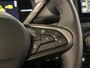 Renault Twingo Urban Range Techno 27.5 kWh Automaat | Demo - Beschikbaar per 01-10-2026 | Armsteun | Camera | Parkeersensoren | Climate Control | Full LED | Adaptive Cruise Control | Navigatie | 18' Lichtmetalen Velgen |
