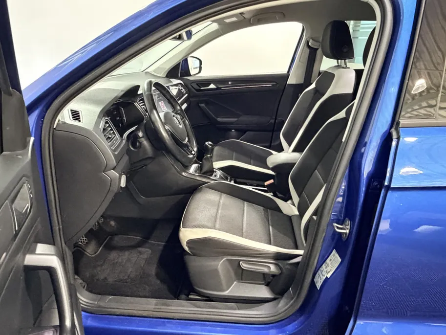 Volkswagen T-Roc 1.5 - 150PK TSI Sport | Digital Cockpit | Stoelverwarming | Navi | Apple CarPlay/Android Auto | Adaptive Cruise Control | Climate Control | Armsteun | Lichtmetalen Velgen |