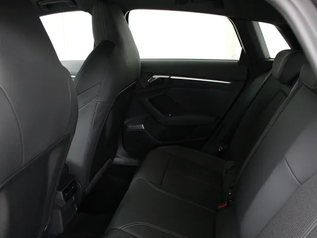 Audi A3 Sportback 35 TFSI S edition Navigatie | B&O Audio | 18' Velgen | Sportstuur |