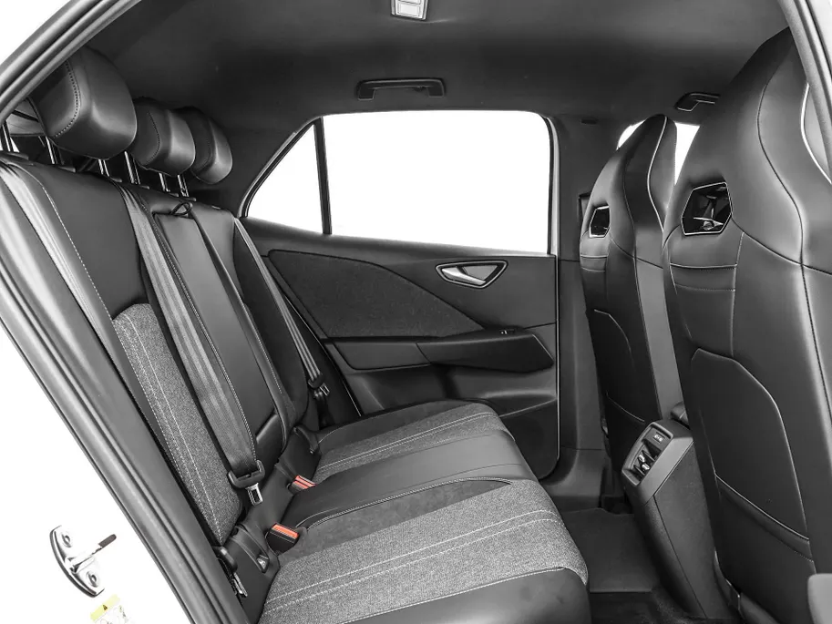 Volkswagen ID.3 Neo Style 61 kWh accu 190 PK elektr. aandrijving · Achteruitrijcamera · Draadloze telefoonlader · Zijruiten achter en achterruit getint ·
