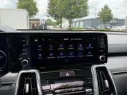 Kia Sorento 1.6 T-GDI Plug-in Hybrid 4WD Edition 7p. | Dealer onderhouden | Trekhaak | Apple Carplay / Android Auto | Navigatiesysteem | Elektrisch Schuif / Kanteldak | Head-up Display |  Elektrisch Verstelbare Voorstoelen | Bestuurdersstoel Met geheugen | Stoelverwa