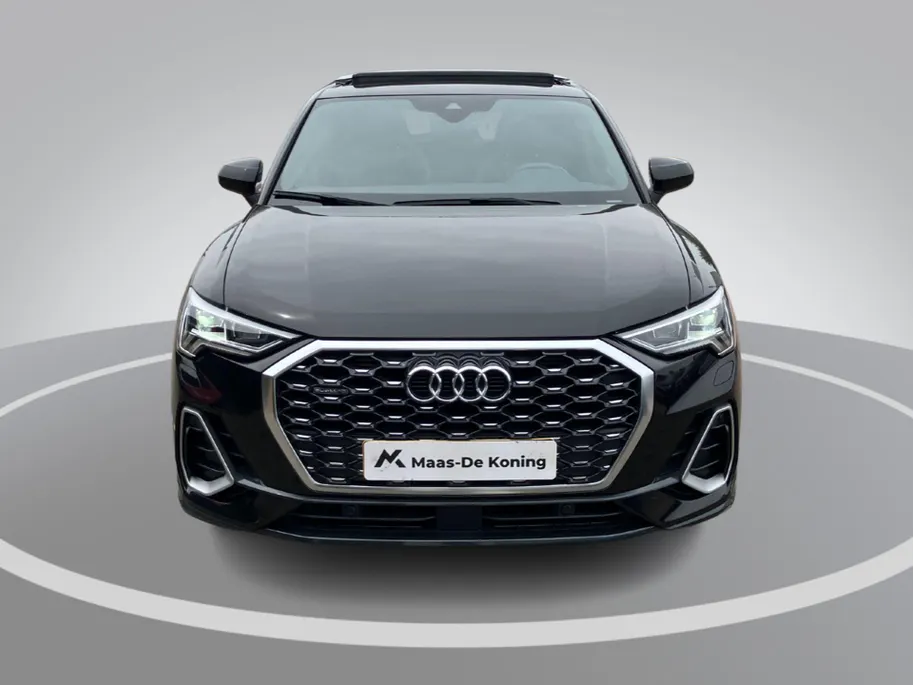 Audi Q3 Sportback 45 TFSI quattro 230pk S Edition · Panoramadak · Trekhaak · Apple/Android Car Play · Camera · Stoelverwarming · Adaptive Cruise Control ·
