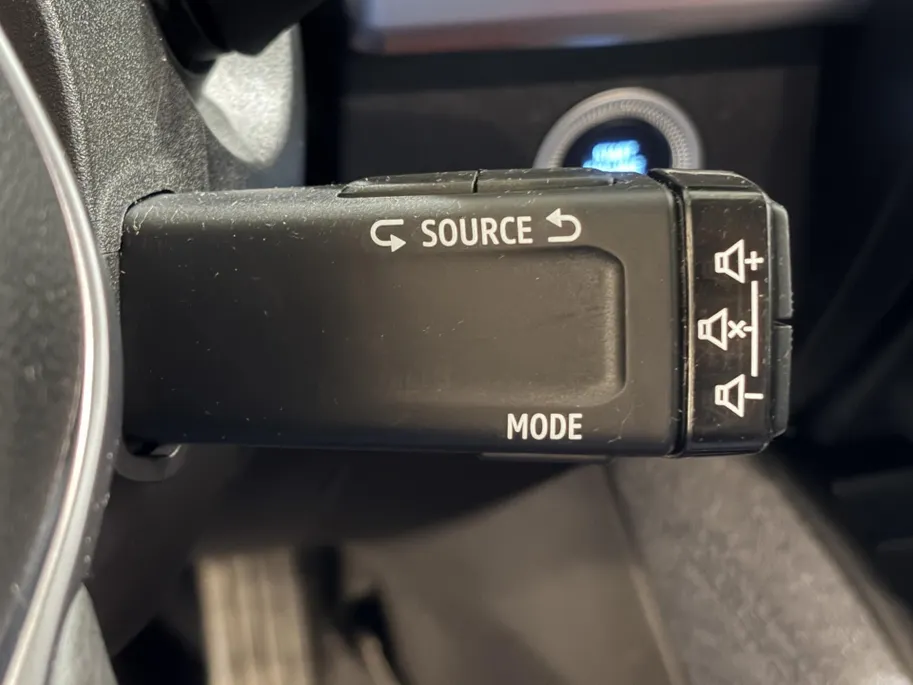 Renault ZOE R135 Intens 52 kWh Automaat | Navi | Camera | Cruise Control | Parkeersensoren | Apple CarPlay/Android Auto | Climate Control | Lichtmetalen Velgen | Digital Cockpit | Licht & Regen Sensor |