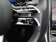 Mercedes-Benz GLC 300e 4MATIC AMG Line | 360 Camera | Schuifdak | Cruise adapt. | 20' LM | HUD | Treeplanken | Dodehoek detectie | Stoelverwarming + geheugen | BTW auto |