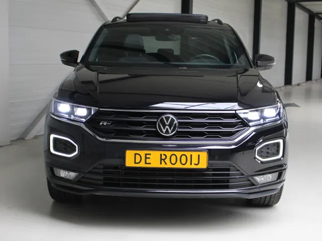 Volkswagen T-Roc 1.5 TSI Sport R-Line DSG Panoramadak | El. Achterklep | Beats Audio | Suzuka 19' Zwart