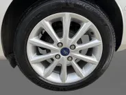 Ford Fiesta 1.0 EcoBoost Titanium | 1e Eigenaar | NL-Auto | Nieuwe distributieriem | Camera | Adaptive Cruisecontrol | Voorruitverwarming | B&O Audio | Navigatie | Apple Carplay&Android Auto | Climate Control | Dealer onderhouden |