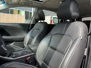 Kia e-Niro ExecutiveLine 64 kWh | Warmtepomp | Memory seats | Stoelverwarming- en ventilatie | JBL audio-installatie | Glazen schuif-/kanteldak | Dodehoekassistentie | Parkeersensoren voor- en achter | Apple/Android Carplay