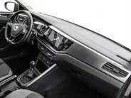 Volkswagen Polo 1.0 TSI 95pk Highline · Apple/Android Car Play · Navigatie · Clima · 16'Velgen · Sportstoelen · Draadloze Telefoonlader ·