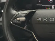 Škoda Fabia 1.0 TSI Selection 116PK AUTOMAAT | Lichtmetalen velgen| Parkeer sensoren| Climate Control| Stuur verwarming| Stoel verwarming| Apple Carplay & Android Auto