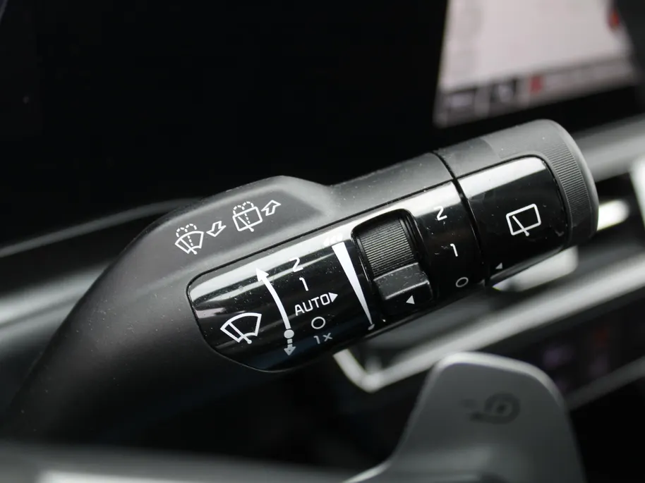Kia Niro EV Edition Advanced 64.8 kWh | Stuur-/stoelverwarming | Elektr. stoelverstelling | Camera | Cruise adapt. | 17'LM | Clima | 17% bijtelling |
