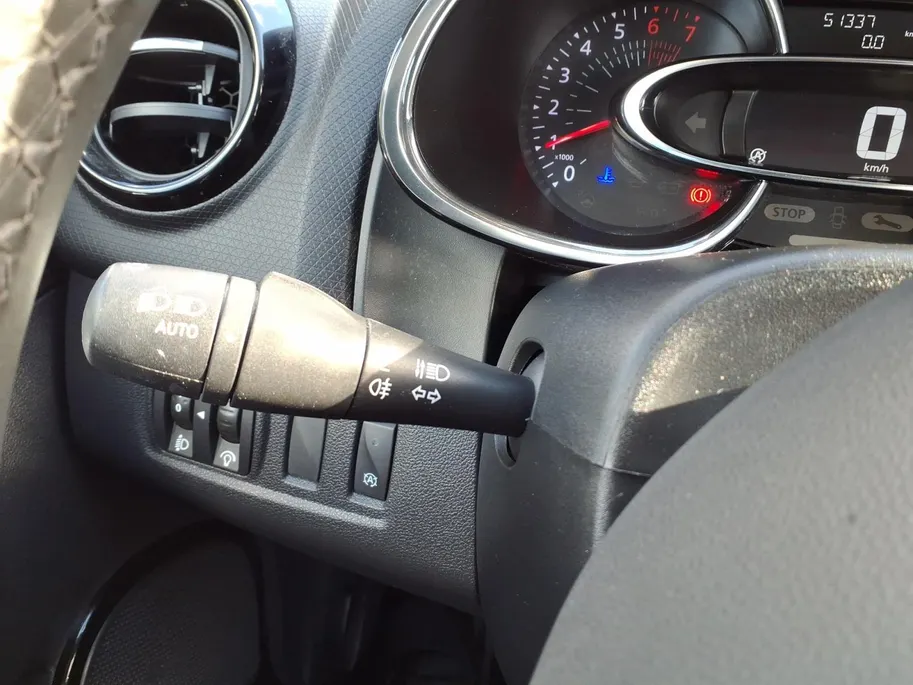 Renault Clio Estate 0.9 TCe Intens Navi , climate , parkeersensor , tel , lm velgen , usb , cruise .