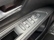 Peugeot 5008 1.2 Hybrid 136 GT 146PK AUTOMAAT | 7-persoons | Cruise Control | Climate Control | Schuif- kanteldak | 360 camera | Parkeersensoren rondom |