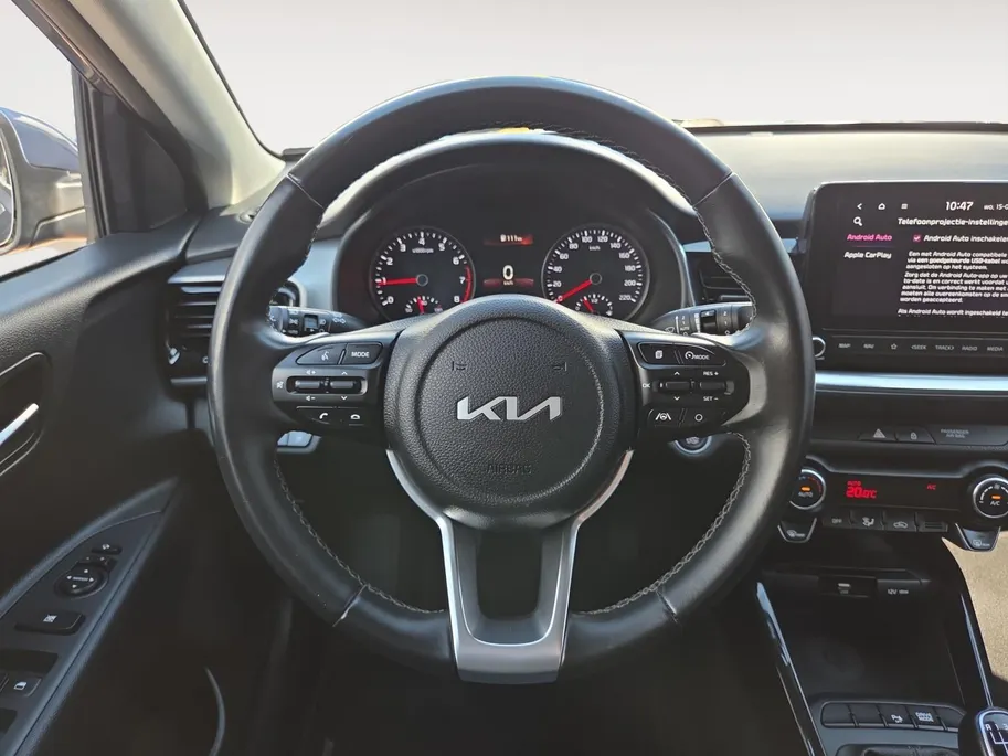 Kia Stonic 1.0 T-GDi MHEV DynamicLine | Cruise control | Achteruitrijcamera | Apple Carplay& Android Auto | LM Velgen | rijstrooksensor met correctie | Fabrieksgarantie t/m 15-02-2031 + 3x 1 jaar* | Allseason Banden | NAP