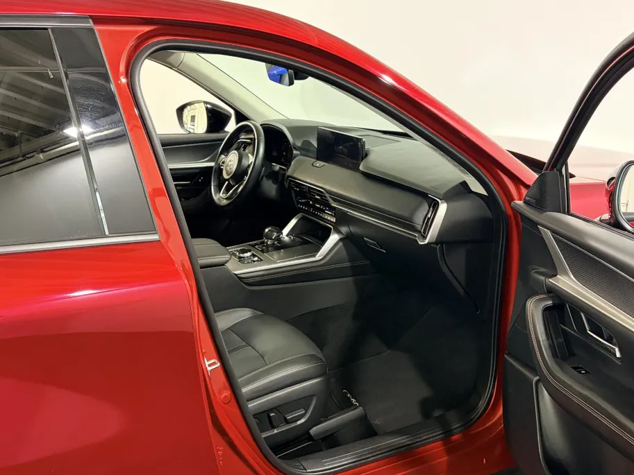 Mazda CX-60 325PK e-SkyActiv PHEV Takumi Automaat | Trekhaak | Digital Cockpit | 360 Camera | Head-Up Display | Schuif/Kantel Dak | Stoel & Stuurwiel Verwarming | Apple Carplay/Android Auto | Adaptieve Cruise Control | Dode Hoek Detectie | Elektrische Achterklep |