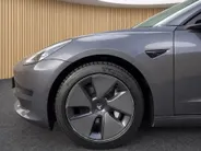 Tesla Model 3 Standard RWD Plus 60 kWh 90% SOH | 12 maanden BOVAG | Stoelverwarming | Groot scherm |