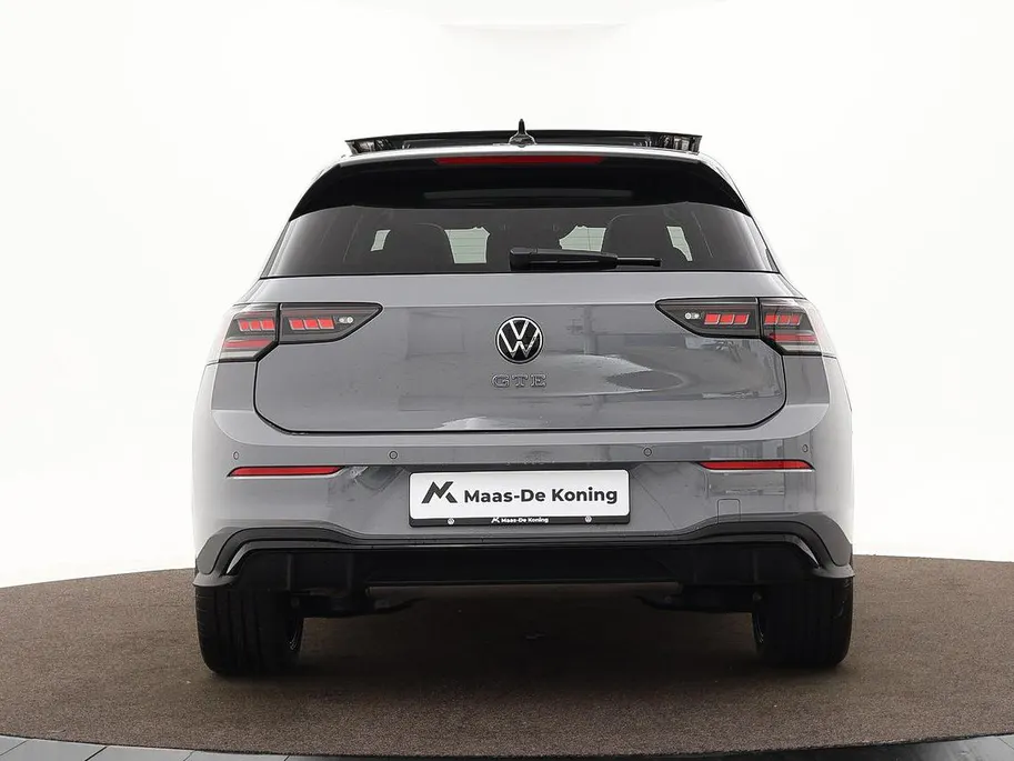 Volkswagen Golf 1.5 eHybrid 272pk DSG GTE · Panoramadak · Camera · Matrix LED · Stuur- & Stoelverwarming · Head-Up Display · Garantie t/m 09-09-2030 of 100.000km