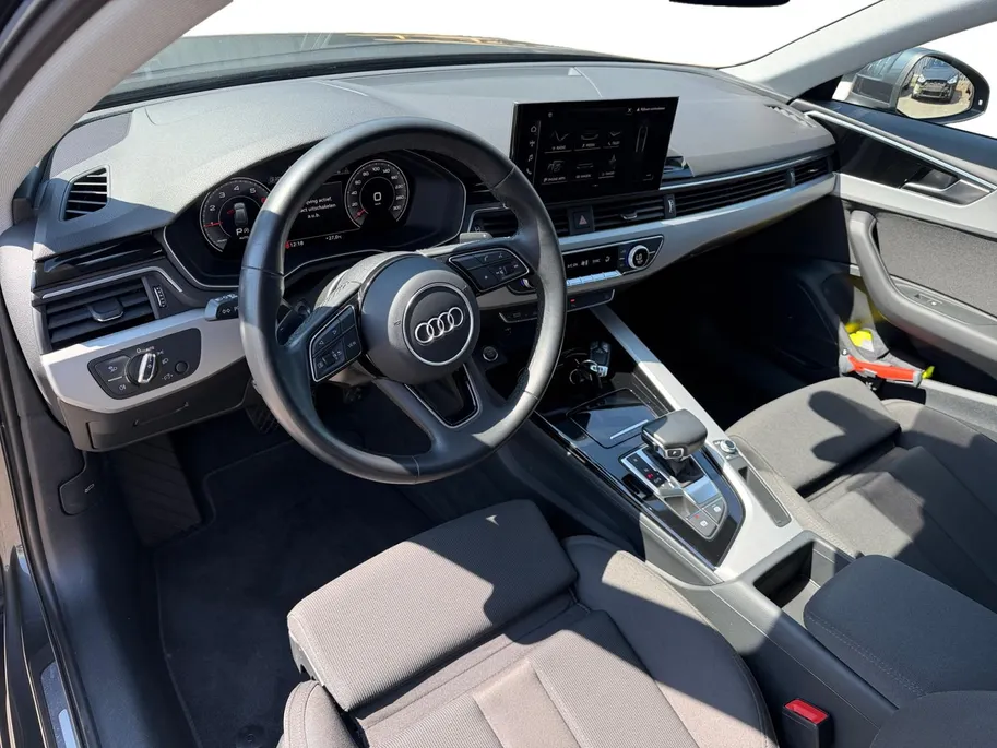 Audi A4 Avant 35 TFSI Advanced Edition | NL auto | Automaat | Parkeersensoren voor en achter | 18' lichtmetalen velgen | Elektr. achterklep | Navigatie  | Bovag garantie |
