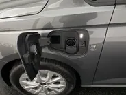 Ford Transit Connect 1.5 EcoBoost PHEV L2 Limited met o.a. een achteruitrijcamera, adaptieve cruise control, dodehoekdetectie en een trekhaak