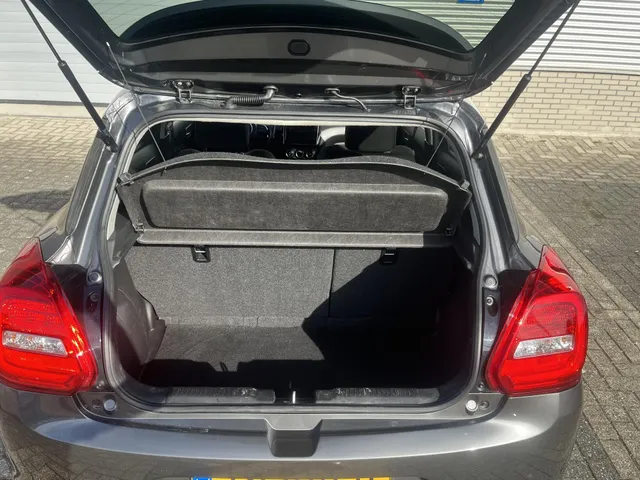 Suzuki Swift 1.0 Stijl Smart Hybrid 1e eigenaar| Dealer onderhouden| Meest Luxe uitvoering| Fabrieksgarantie tot 2028