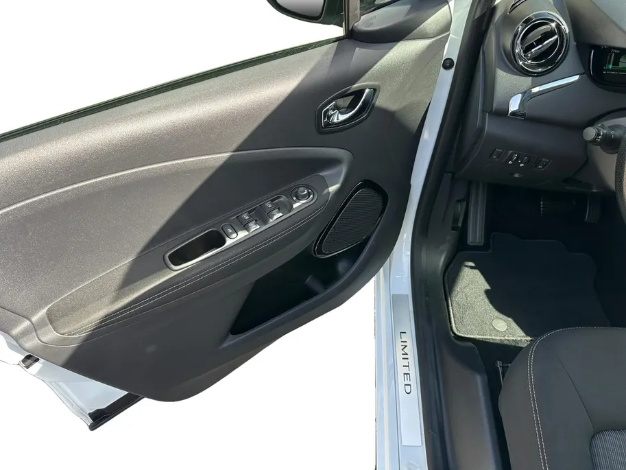Renault ZOE R110 Limited 41 kWh | Koop Accu | SOH 92.2% | Parkeersensoren | Cruise & Climate Control | Stoelverwarming | Bluetooth | Navigatie | 12 Maanden BOVAG Garantie