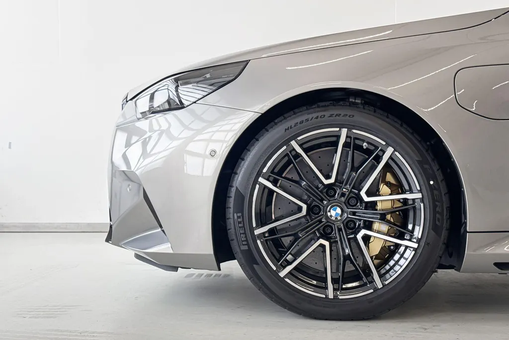 BMW M5 Touring M Drive Professional