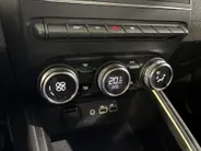 Renault Clio 90PK TCe GPF Techno | Navi | Camera | Parkeersensoren | Digital Cockpit | Apple CarPlay/Android Auto | Armsteun | Licht & Regen Sensor | Climate Control |