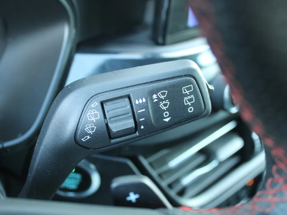 Ford Focus Wagon 1.0 EcoBoost ST Line Business | Stuur-/stoel-/voorruitverwarming | Camera | Clima | Draadloze telefoonlader | 17' LM | Navi |