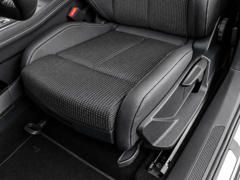 Audi Q4 Q4 S edition performance 82 kWh 286 PK · Trekhaak elek. wegklapbaar · Optiekpakket zwart · Glazen panoramadak