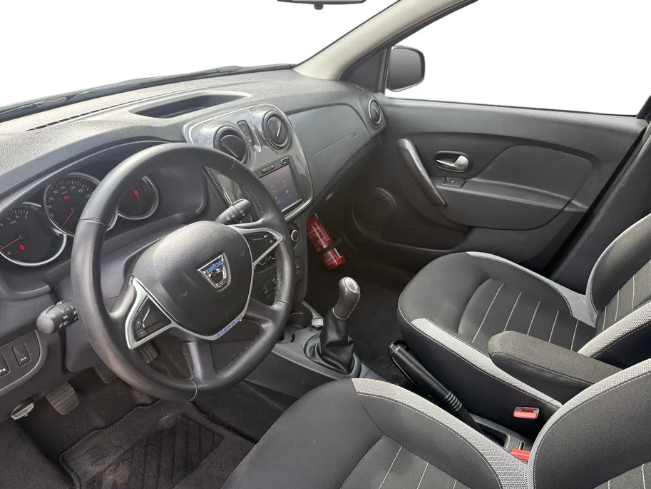 Dacia Sandero 0.9 TCe Tech Road | Trekhaak | Navigatie | Parkeersensoren | Bluetooth | All Season banden | 12 maanden garantie! |